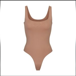 New Skims ESSENTIAL SCOOP NECK BODYSUIT Color Tan Size S
